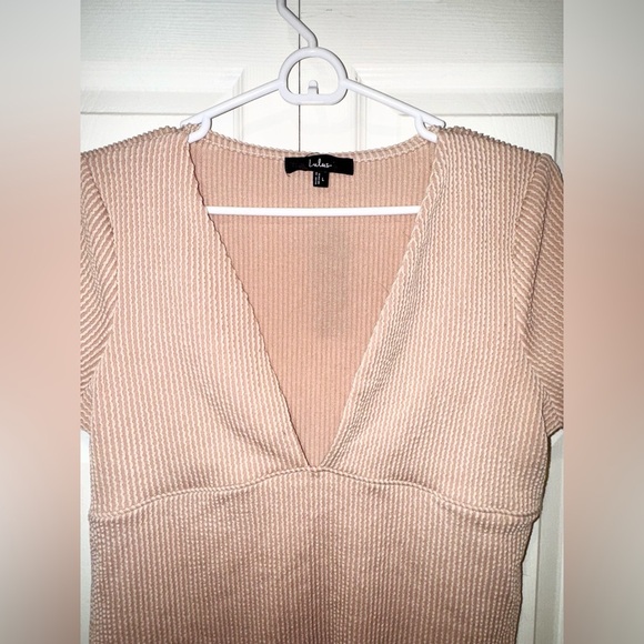 Lulu's Ribbed tan/light peach-ish Short Sleeve Top. Size L. NWT - Picture 2 of 10